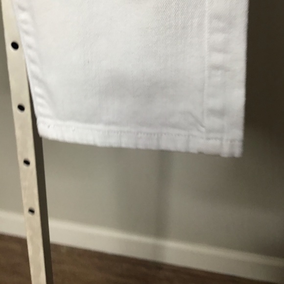 The Limited 917 Jeans White Capris - Picture 3 of 14